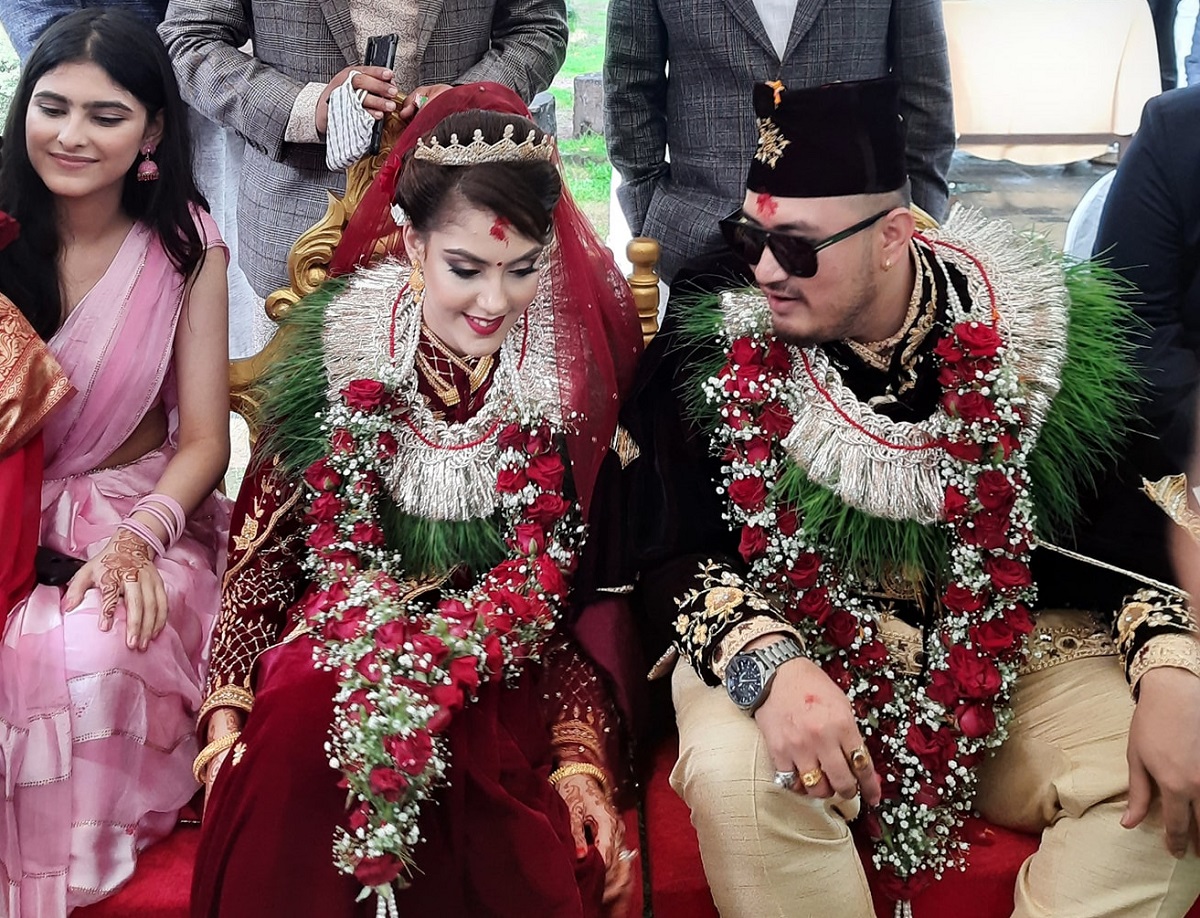 सुपुष्पा र रौनकले गरे विवाह