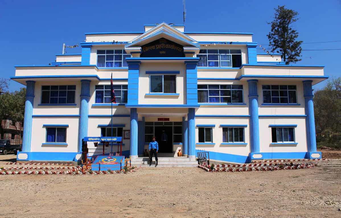 देउसीभैलाे खेल्ने क्रममा ज्यान मार्न खोजेको आरोपमा सुर्खेतका ९ जना प्रहरीकाे फन्दामा