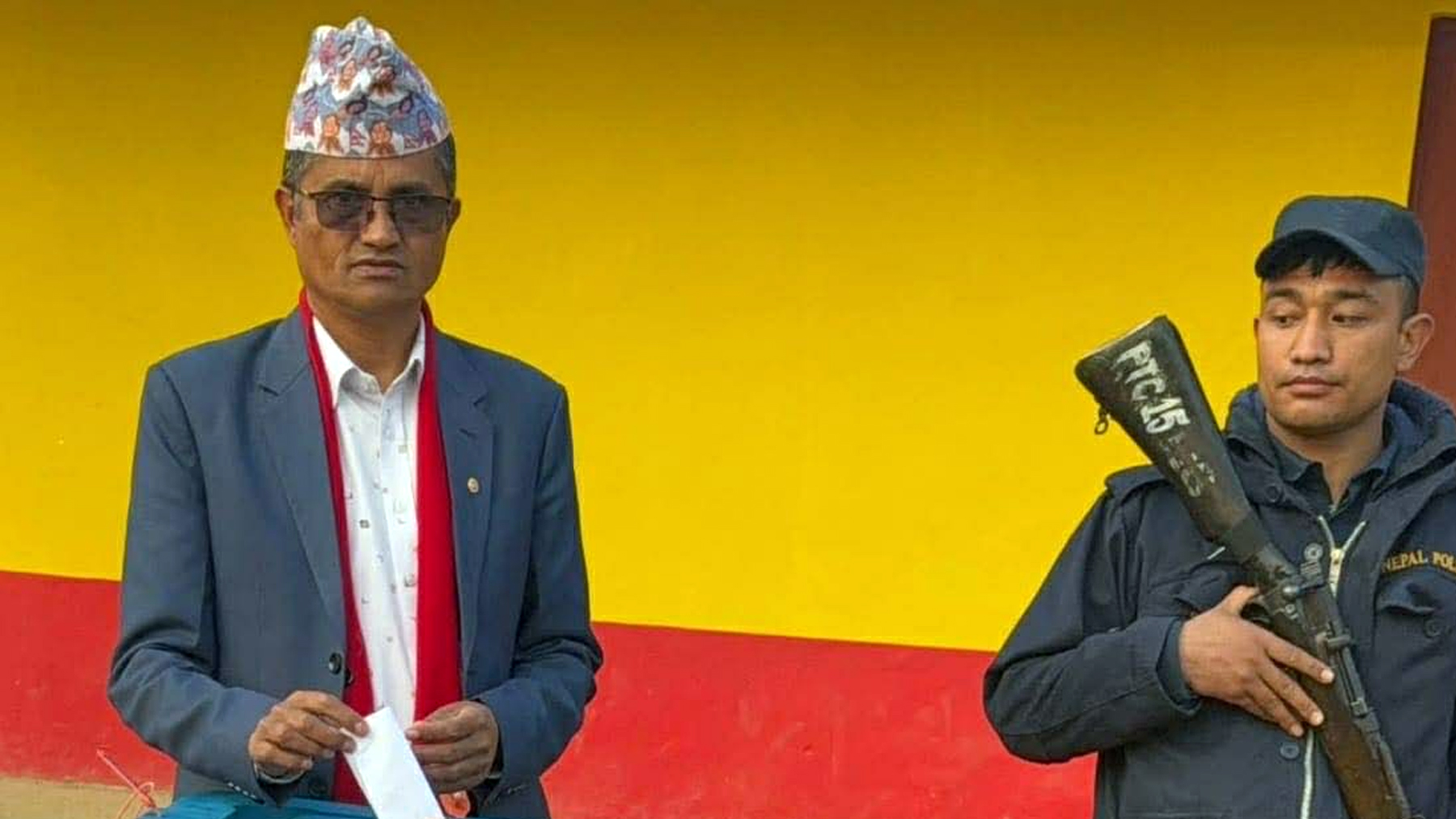 एमाले नेता सूर्य थापाले गरे मतदान