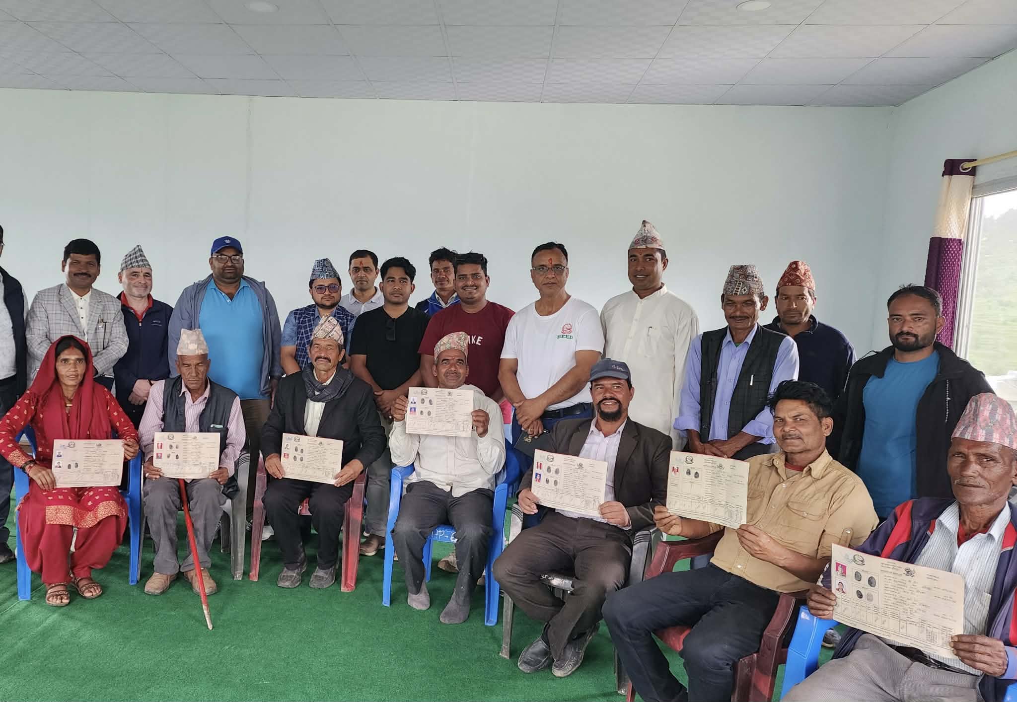 डडेलधुराको अजयमेरुका सात अव्यवस्थित परिवारले पाए लालपुर्जा