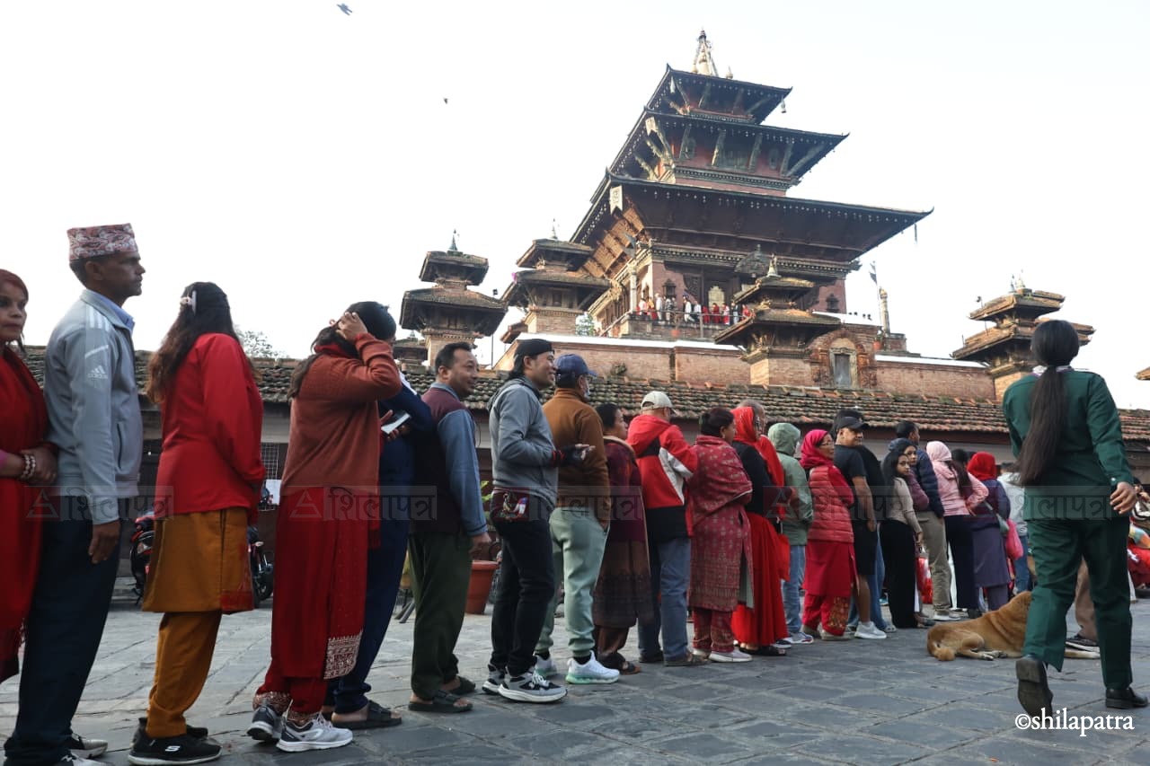 महानवमीमा तलेजु भवानीको दर्शन गर्न श्रद्धालुको घुइँचो (तस्वीरहरू)