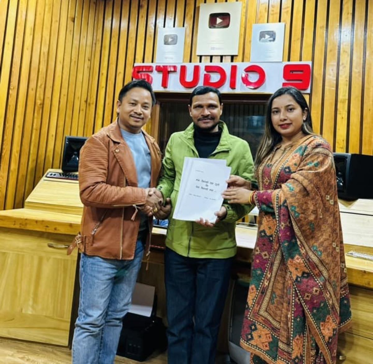 टंक बुढाथोकीको 'मनबिनाको धन ठूलो कि धनबिनाको मन'मा रवीन्द्र