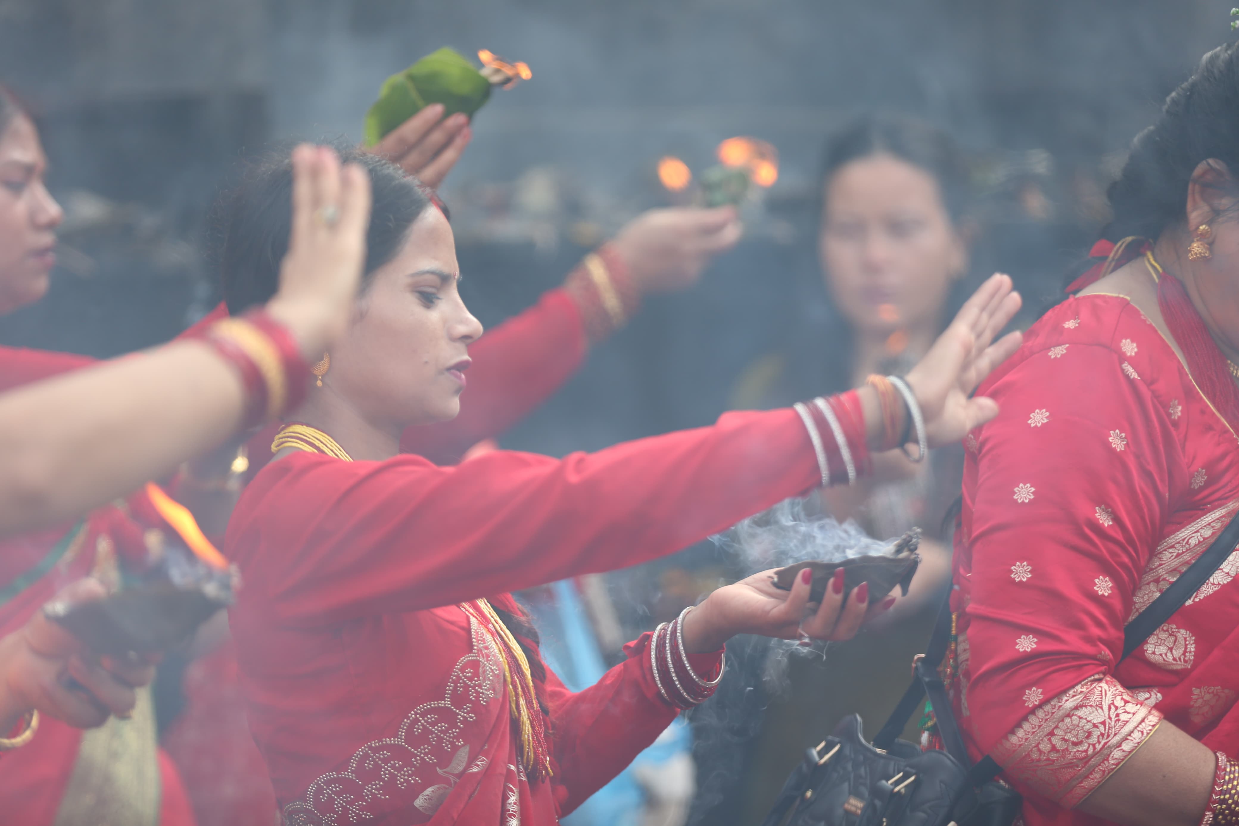 हरितालिका तीजमा पशुपतिनाथसहित शिवालयमा श्रद्धालुको भिड (तस्वीरहरू)