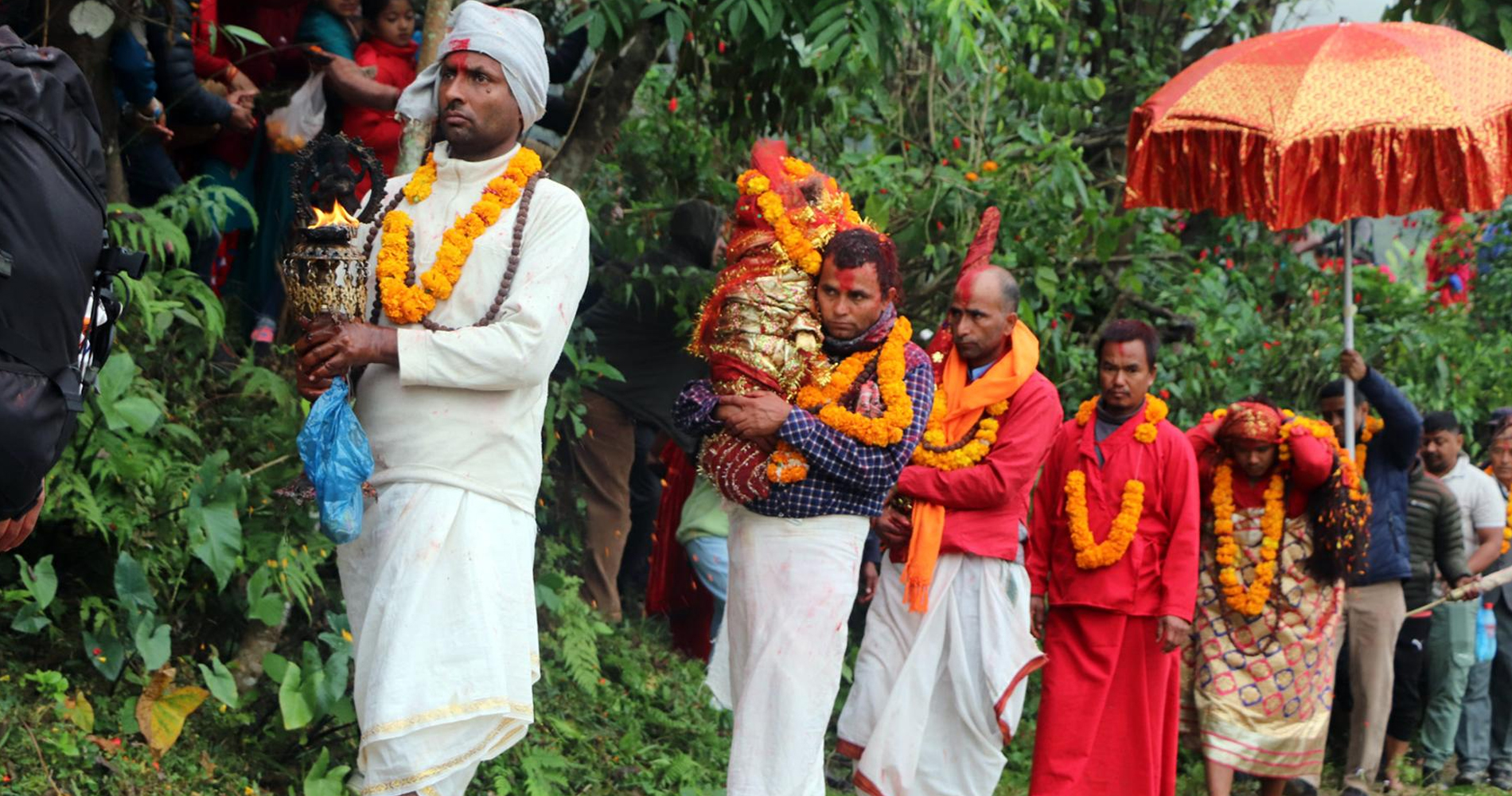 धादिङमा अनौठो जात्रा, तामझामसित माइत झरिन् त्रिपुरासुन्दरी