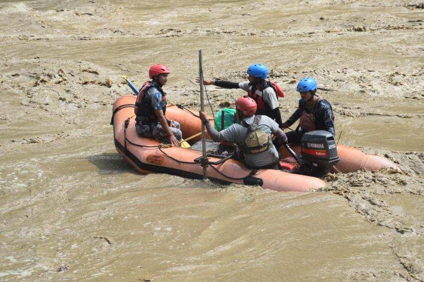 त्रिशूलीमा बेपत्ता बसको खोजी गर्दा चुम्बक नै हरायो