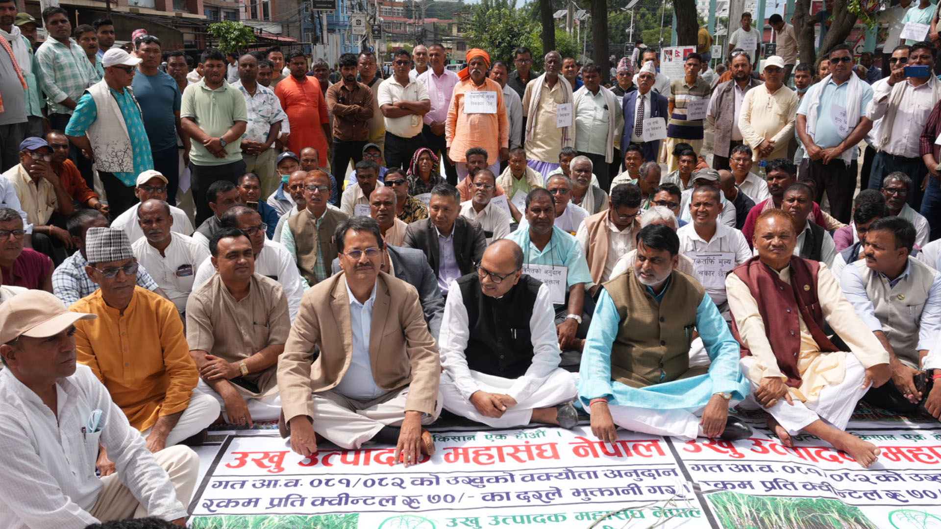 आफू शक्तिमा हुँदा सम्बोधन गरेनन्, अहिले उखु किसानको आन्दोलनमा नेताहरू (फोटो फिचर)
