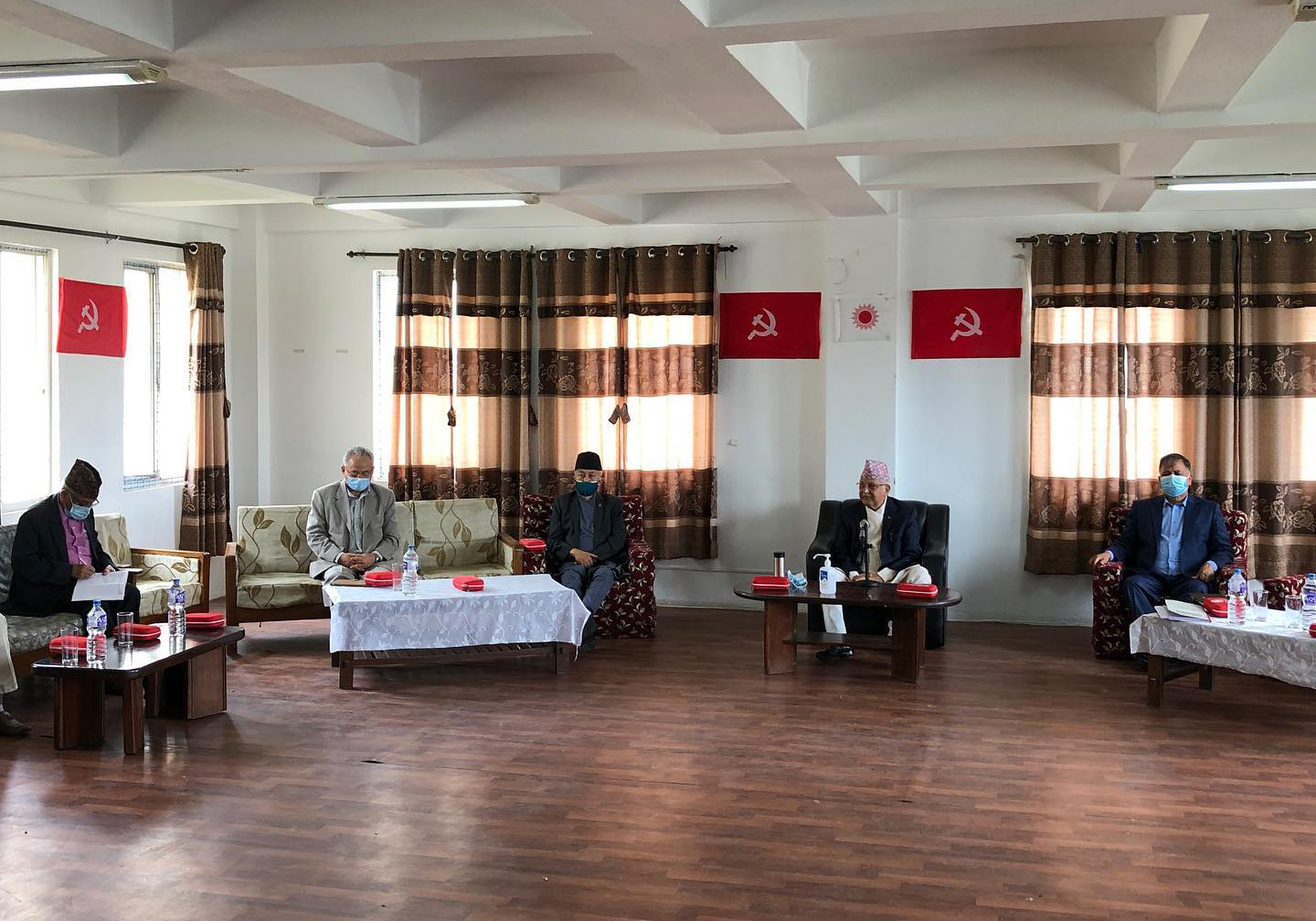 आज वारपार गर्ने भनेको एमाले स्थायी कमिटी बैठक एकताका लागि कुर्ने भन्दै टुङ्गियो
