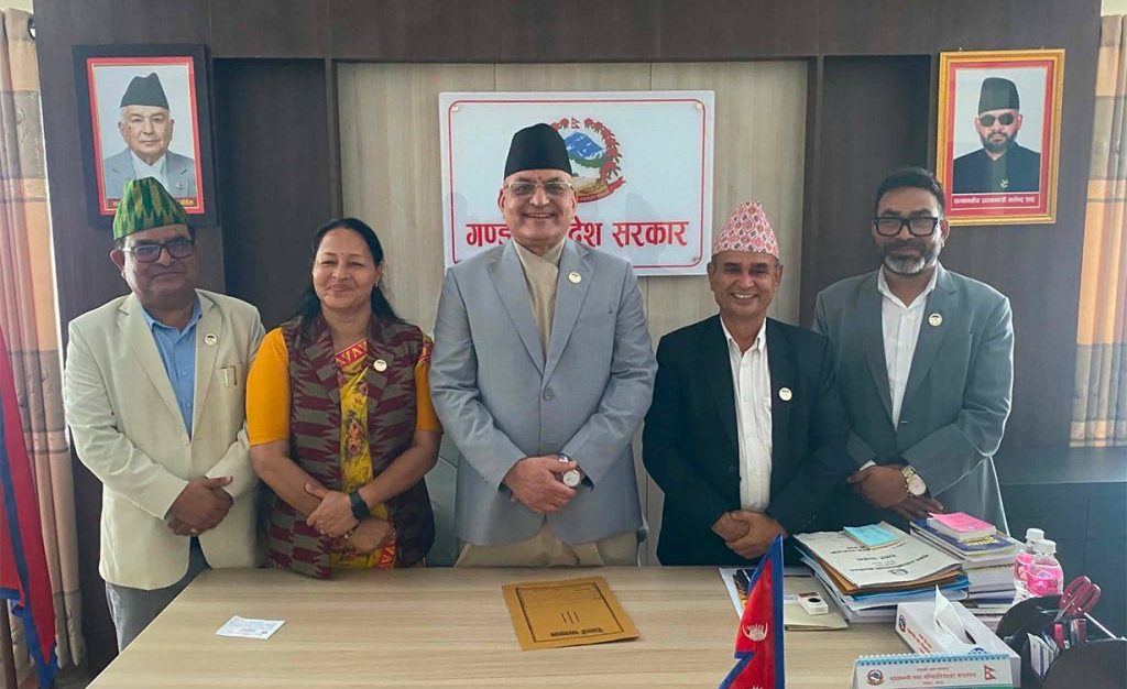 गण्डकी सरकारबाट एमाले बाहिरियाे, चार मन्त्रीले दिए सामूहिक राजीनामा