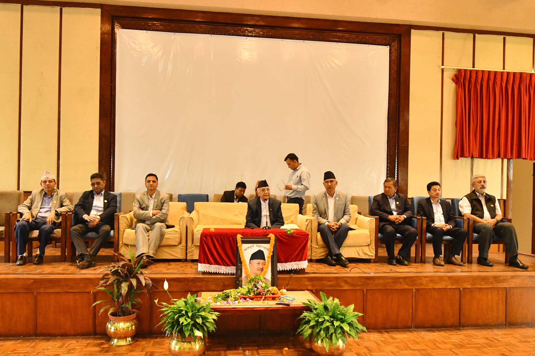 नेम्वाङको निधनमा एमाले संसदीय दलले पारित गर्‍यो शोक प्रस्ताव