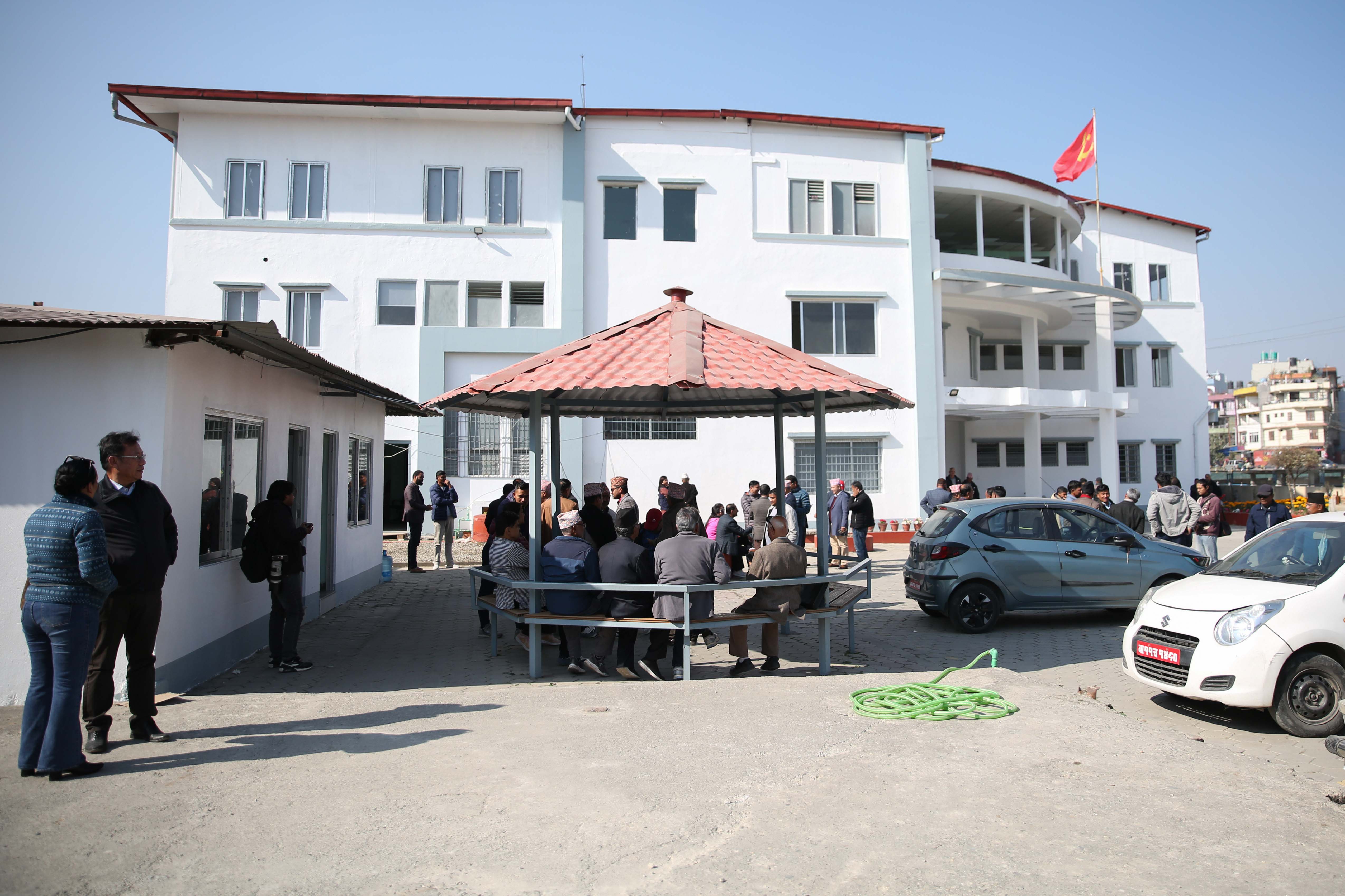 च्यासलमा एमाले कार्यकर्ताबीच धकेलाधकेल, के हो विवाद ?