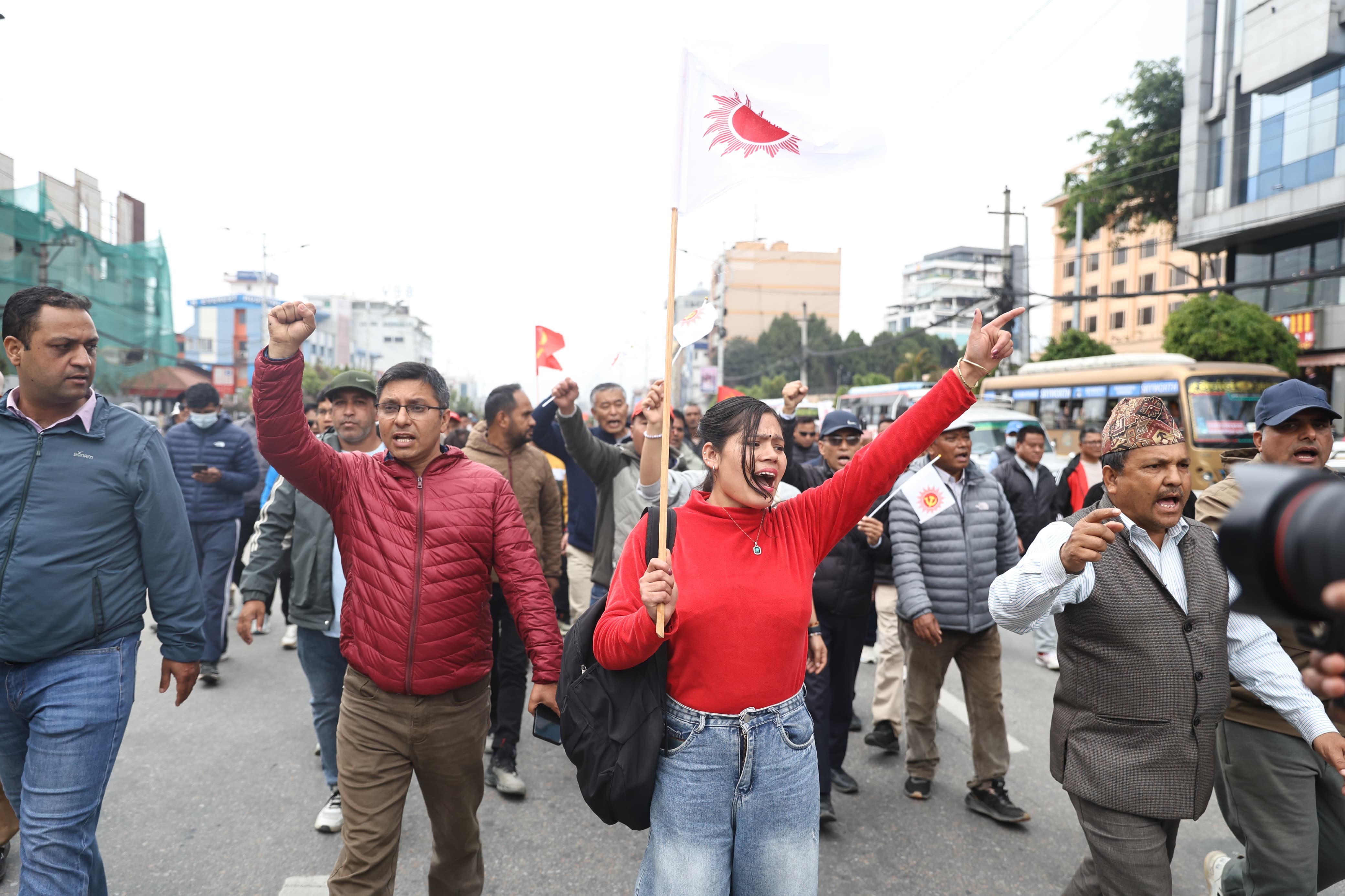 प्रहरीको घेराभित्र एमालेको कोणसभा, महेश देखिएनन्