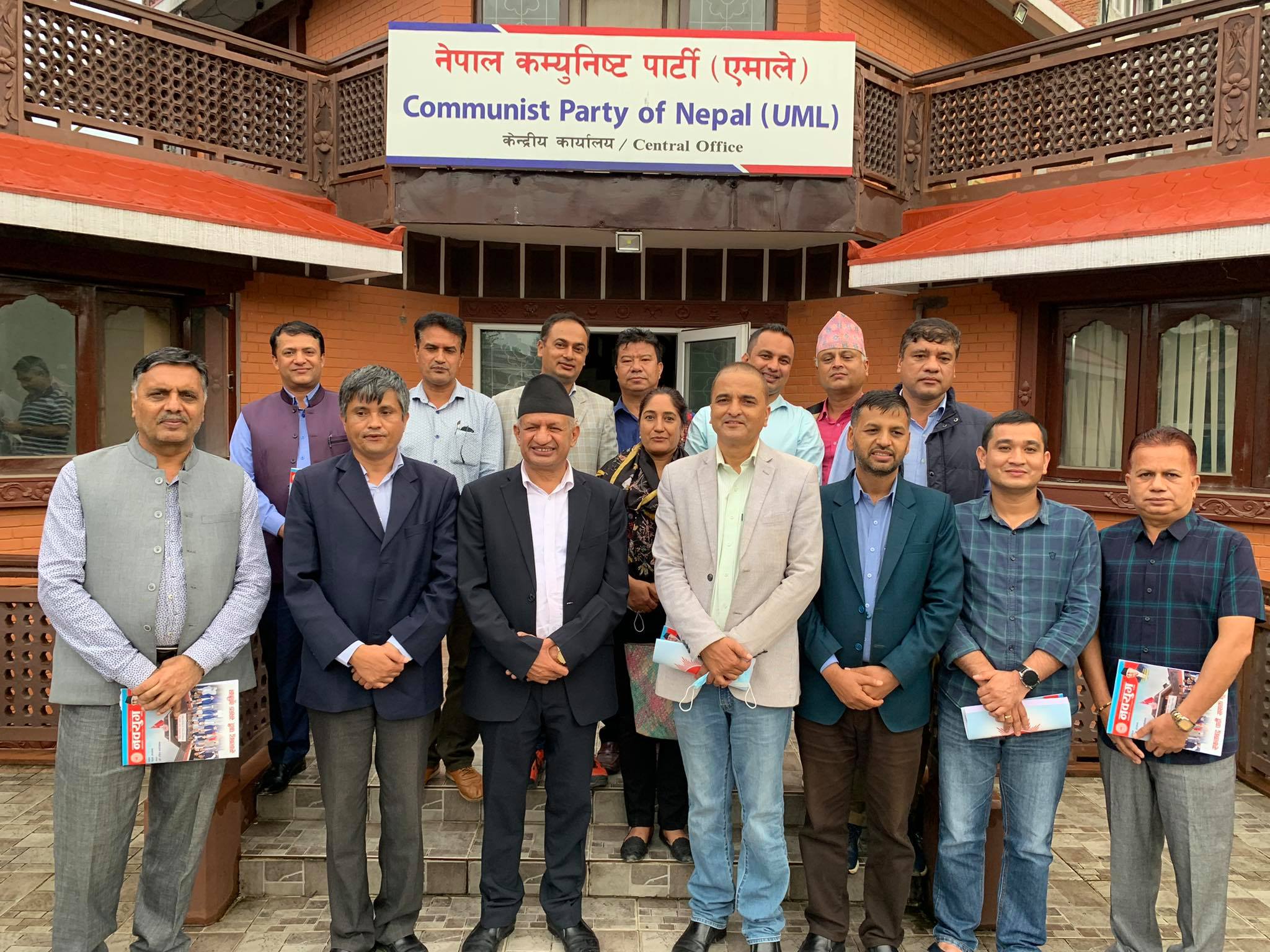 प्रदीप ज्ञवालीले योगेश भट्टराईलाई हस्तान्तरण गरे एमाले प्रचार विभाग, प्रवक्ता यथावत