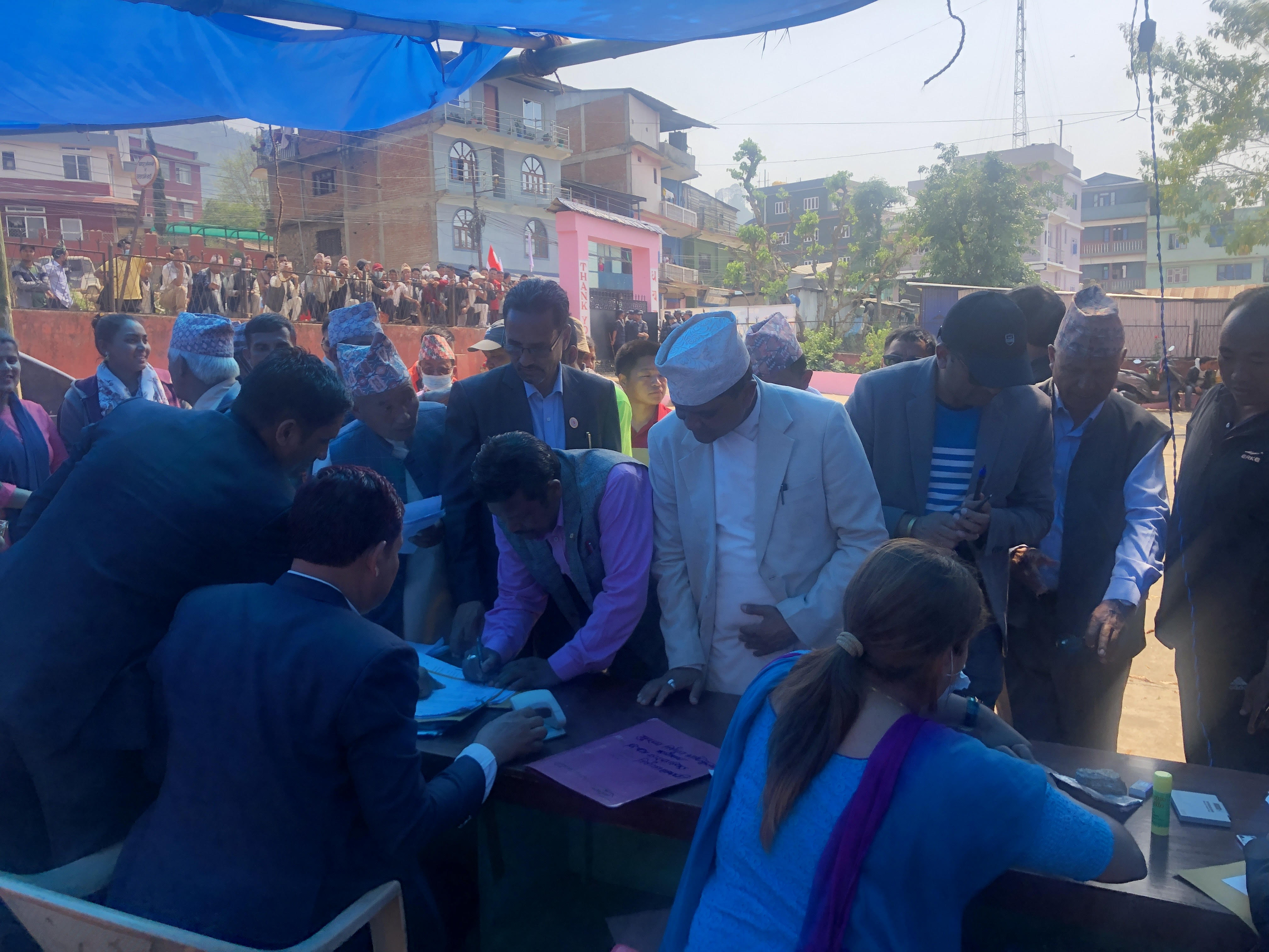 फिदिममा सत्ता गठबन्धनको उम्मेदवारी दर्ता 