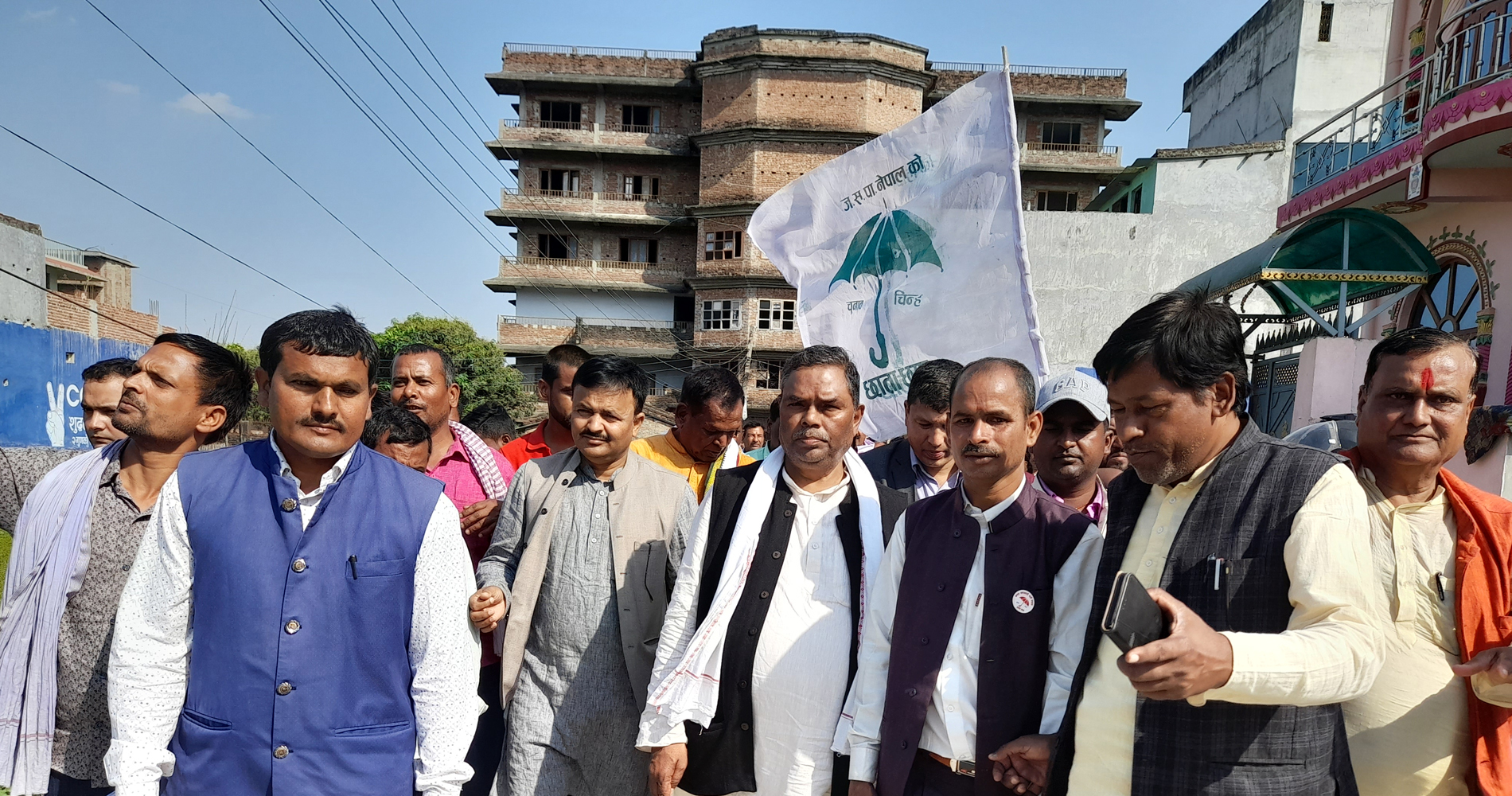 मधेश : लथालिङ्ग बजेट खर्च छाडेर मुख्यमन्त्री र मन्त्रीहरू बाराको चुनाव प्रचारमा