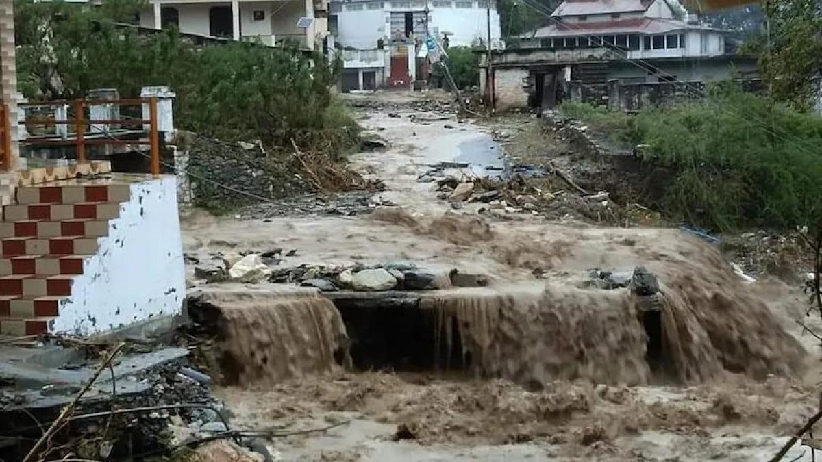 उत्तर भारतमा बाढीमा परी १५ जनाको मृत्यु