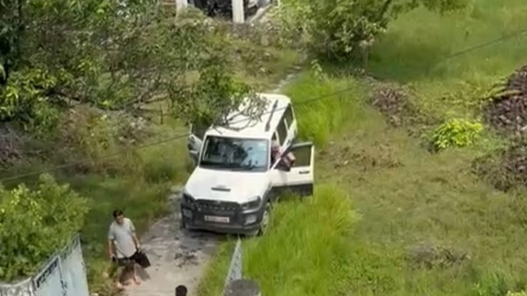 सेनाको तैनाथीमै लुटिएको सरकारी गाडी दुई महिनासम्म भेटिएन