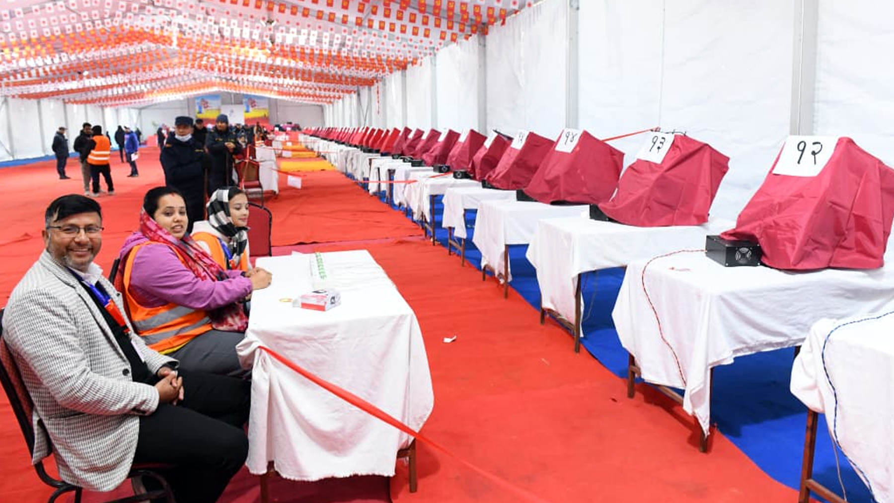 मतदानका लागि एक जनालाई २२–४५ मिनेट लाग्यो, पहिले भोट हालेको व्यक्तिलाई रद्द गरेर मत सच्याउने सुविधा